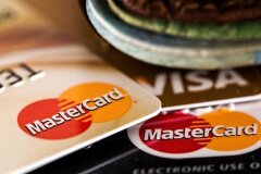 Где оформить первую кредитную карту?