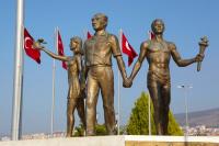 Монумент Ататюрку (Фото: Sean Nel, по лицензии Shutterstock.com)