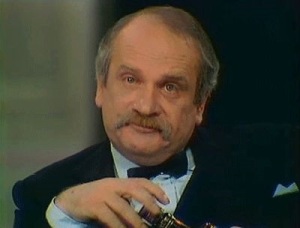 Петр Фоменко (Фото: кадр из фильма-спектакля «Джентльмены из Конгресса», 1982)